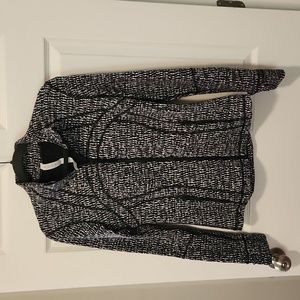 Euc womens lululemon define jacket 8 black and white